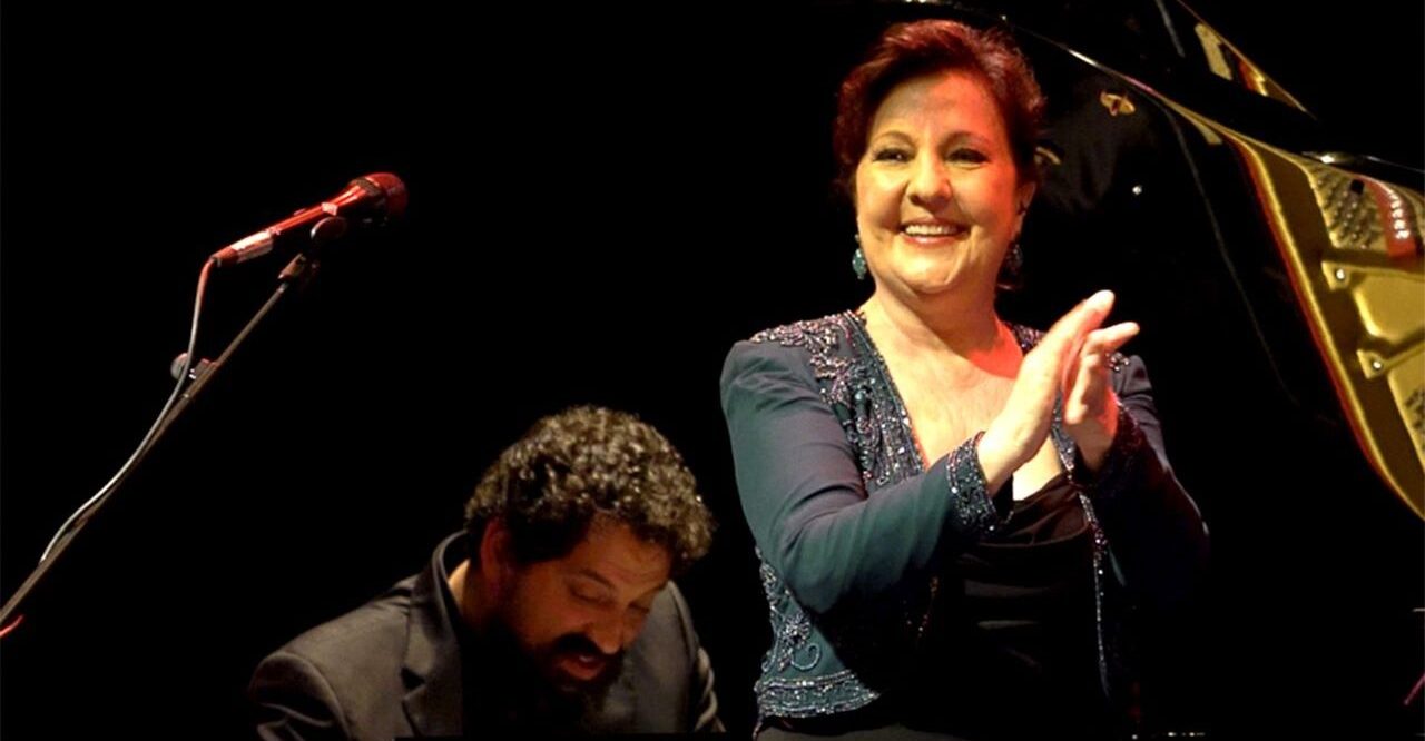 Carmen Linares Biografía