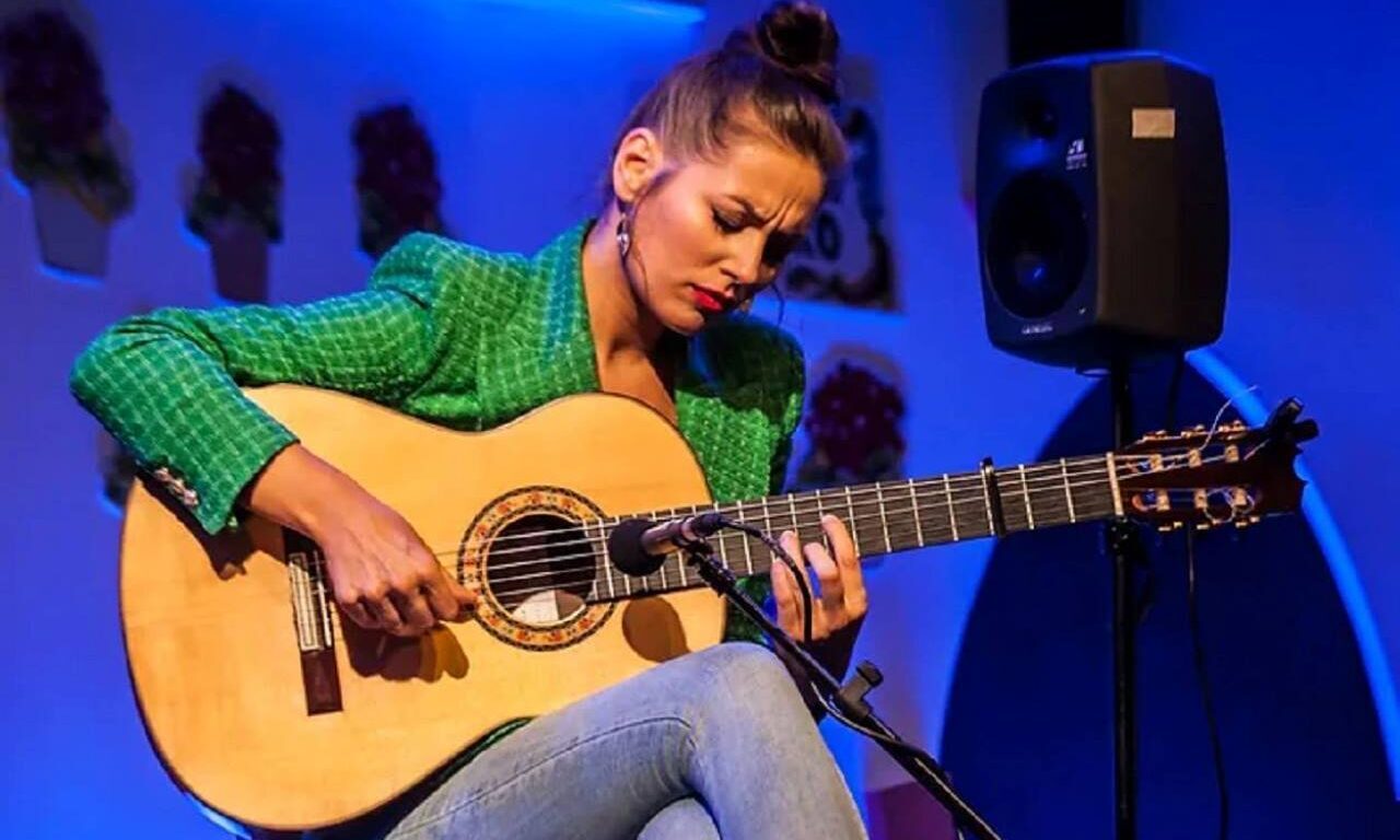 Guitarristas Flamencas. Mercedes Luján.