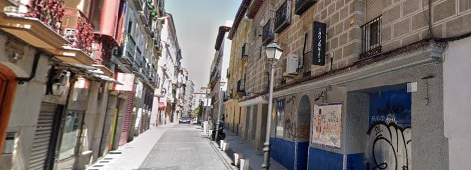 The street and the building of the old tablao Los Canasteros. 