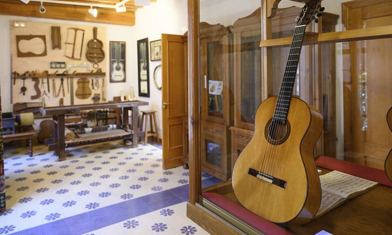 La casa de Antonio de Torres con sus secretos de luthier.