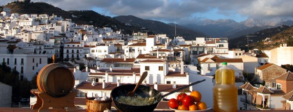 Enjoy the migas de Torrox with other flamenco artists.