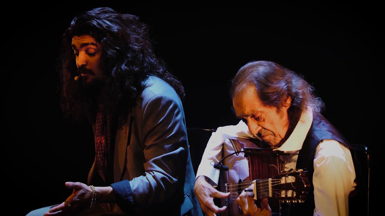 Pepe Habichuela acompaña a la guitarra al cantaor Israel Fernández por seguiriya